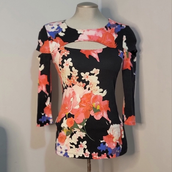 ❤️Guess Floral Top - Picture 2 of 8